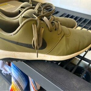 Nike men’s golf size 10